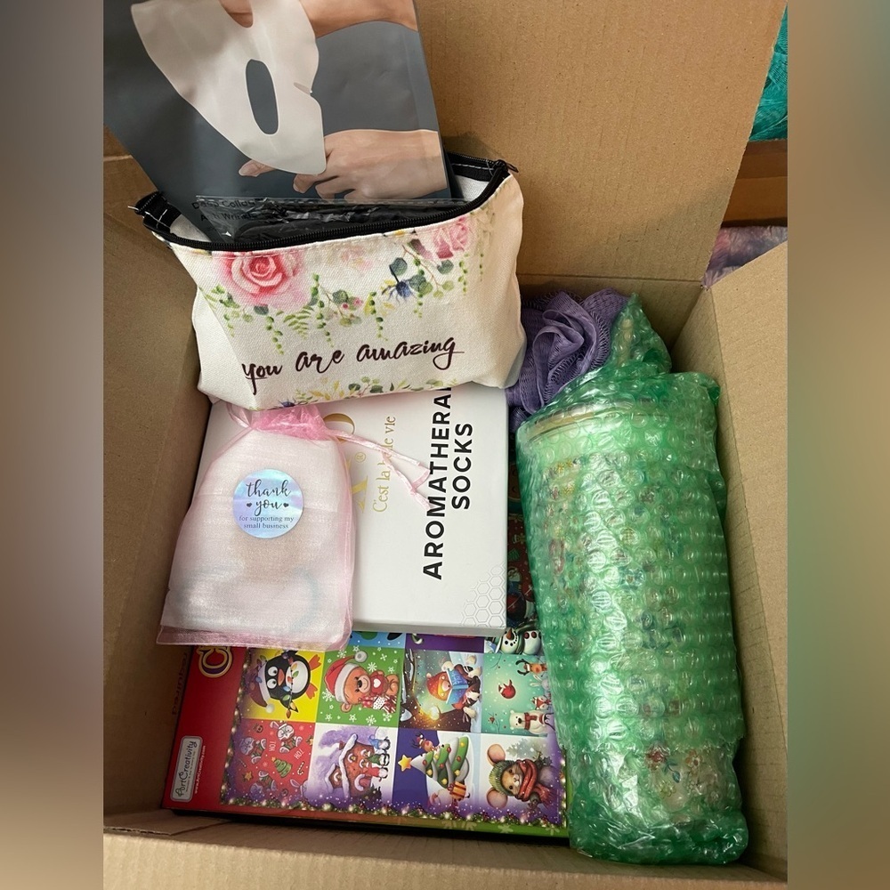 LARGE Amazon BEAUTY Box, Brand NEW 📦 🔥 NO JUNK, NO used products, 5 ⭐️ rating!‍ - Picture 8 of 16